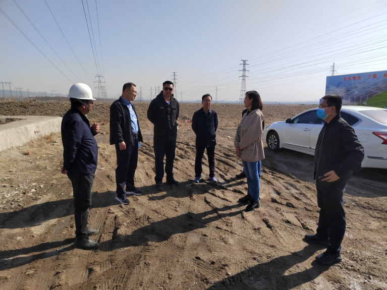 石嘴山市科技局黨組書記、局長(zhǎng)周福禎，惠農(nóng)區(qū)委常委、組織部部長(zhǎng)杜春紅到興康恒潤(rùn)調(diào)研