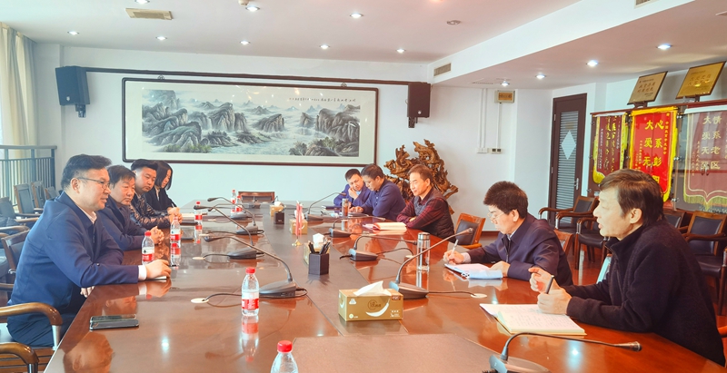 岳氏集團(tuán)岳平安董事長(zhǎng)一行赴中國扶貧開發(fā)協(xié)會(huì)參觀學(xué)習(xí)