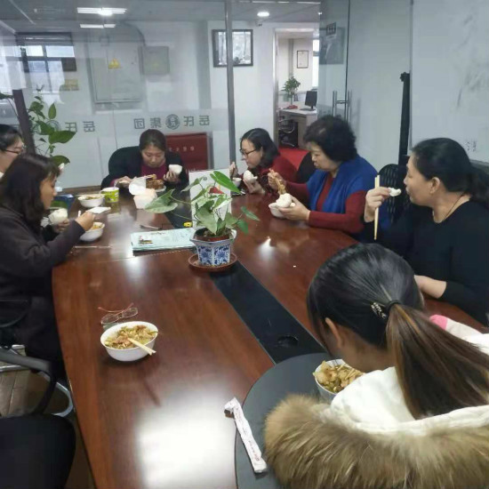 岳氏集團(tuán)開(kāi)展“情系冬日”送溫暖活動(dòng)